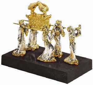 Statue: Ark Of The Covenant W/Priests-Gold/Silver-Small